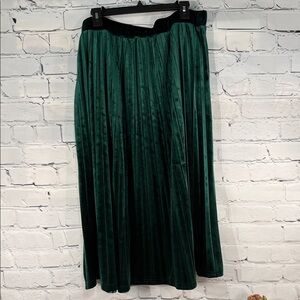 EMERY ROSE 2XL Luxurious Forest Green Velvet Pleated Skirt. Classic parties